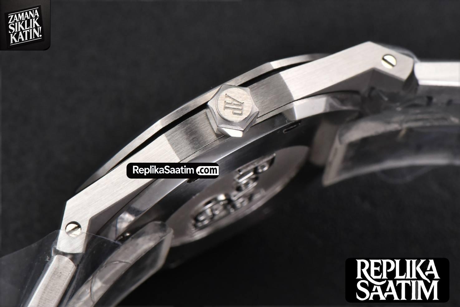 Royal Oak Ladies 33mm 8F Black Dial SS Bracelet Swiss Quartz -11